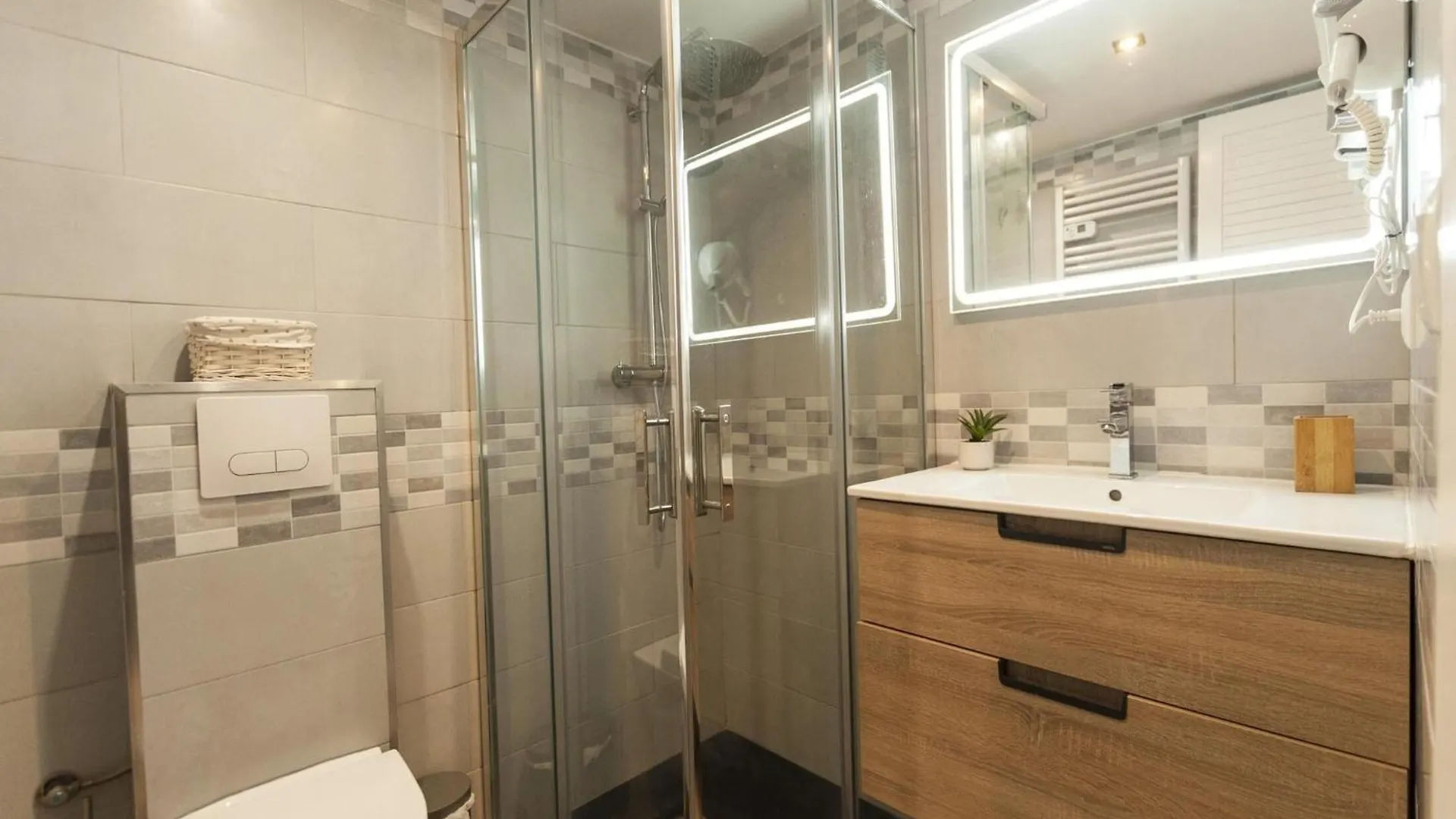 Nice Apartment In Roses Near Centre