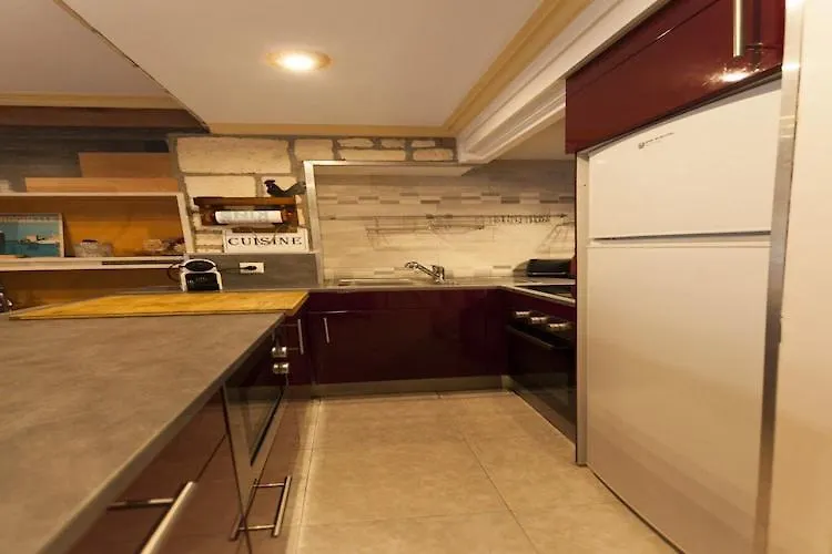 Nice Apartment In Roses Near Centre