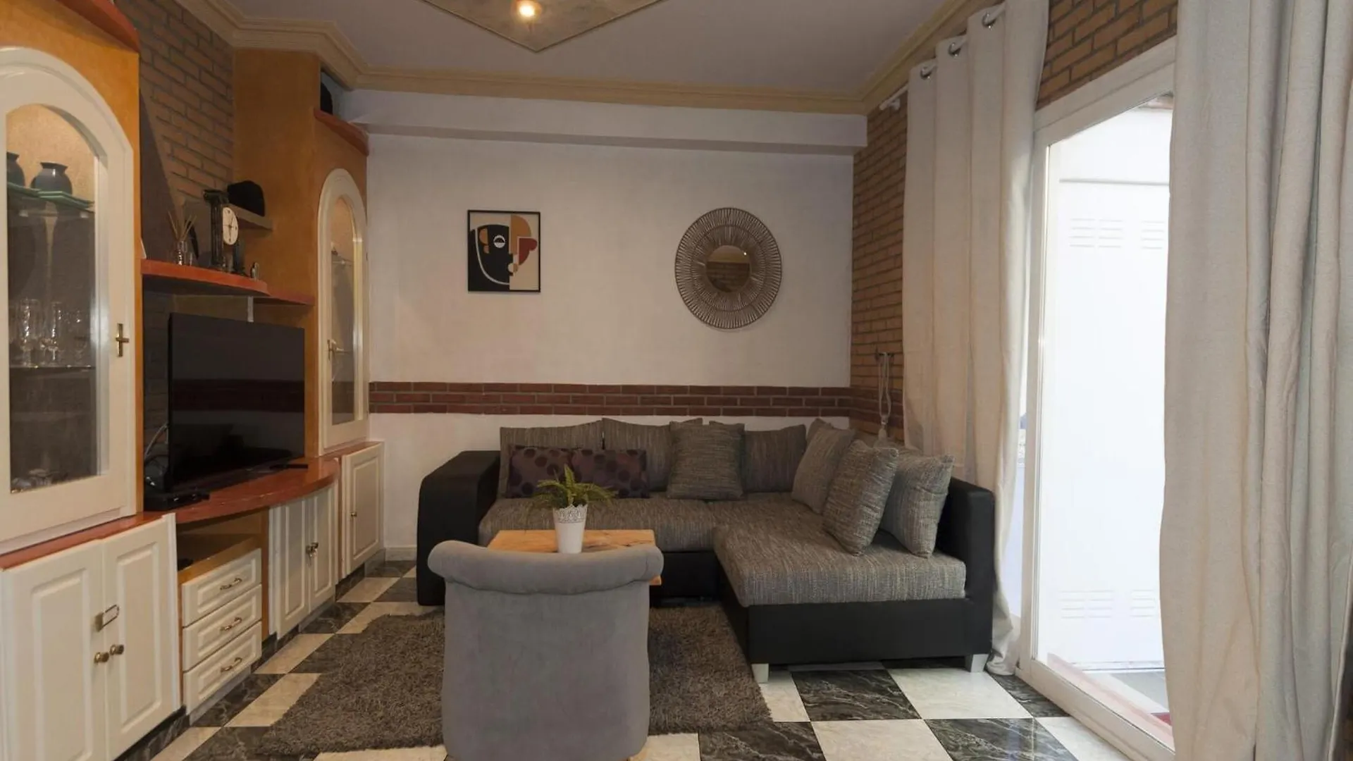 Nice Apartment In Roses Near Centre